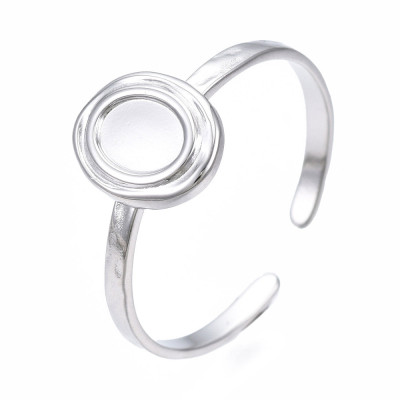 Adjustable ring with an oval bowl for sticking a cabochon, surgical steel