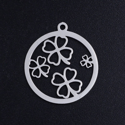 Pendant wheel with four-leaf clovers surgical steel