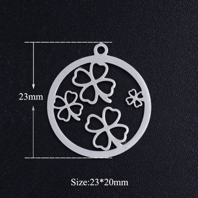 Pendant wheel with four-leaf clovers surgical steel