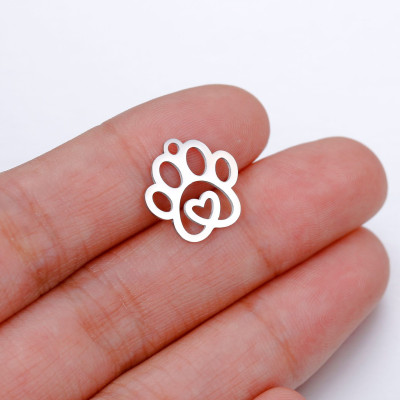 Přívěsek tlapka se srdíčkem chirurgická ocel