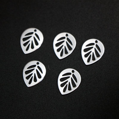 Pendant leaf cut through surgical steel