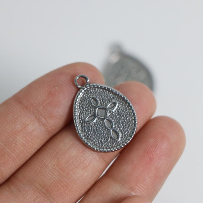 Patty pendant with cross, surgical steel