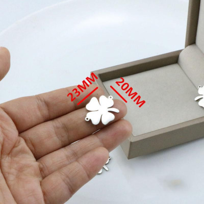 Four-leaf clover connector for luck made of surgical steel