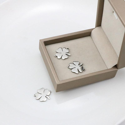Four-leaf clover connector for luck made of surgical steel