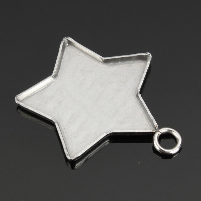 Pendant bed star 20 x 23mm in surgical steel