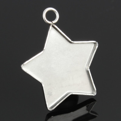 Pendant bed star 20 x 23mm in surgical steel