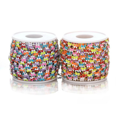 Řetízek ve zlaté galvanizaci s barevnými motýlky chirurgická ocel