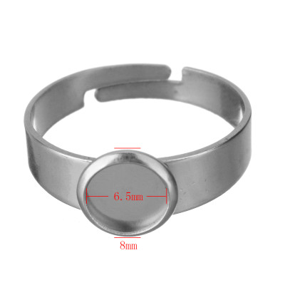 Ring with a round bed made of surgical steel of various sizes