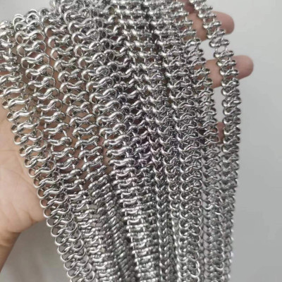 Masivní řetízkovina složená z osmiček chirurgická ocel