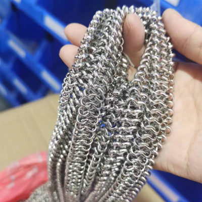 Massive chain made up of figure eights surgical steel