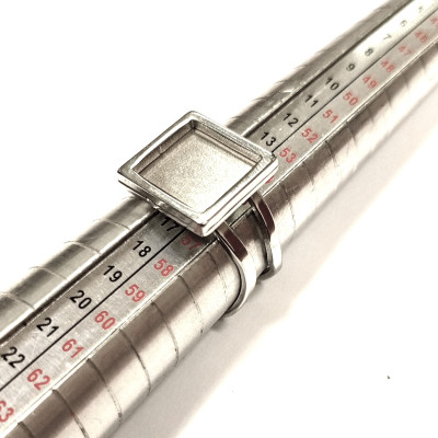 Prstýnek s čtvercovým lůžkem 10mm chirurgická ocel