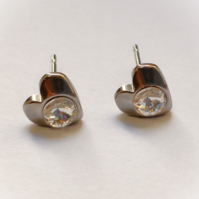 Heart stud earrings with Rivolka Preciosa made of surgical steel