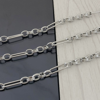 Solid chain with combined eyelets surgical steel