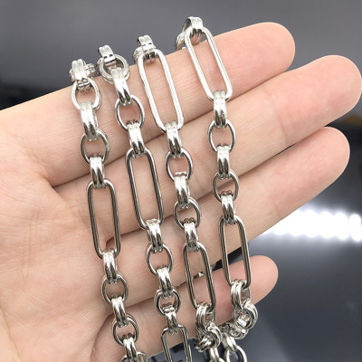 Solid chain with combined eyelets surgical steel
