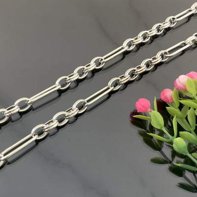Solid chain with combined eyelets surgical steel