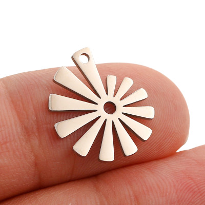 Pendant flower with irregular flowers surgical steel