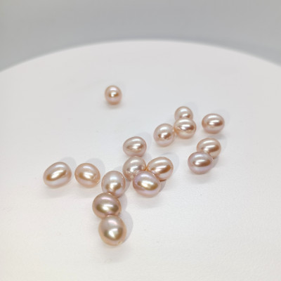 Perla sladkovodní přírodní světlá kapka 6-6,5mm polovrtaná