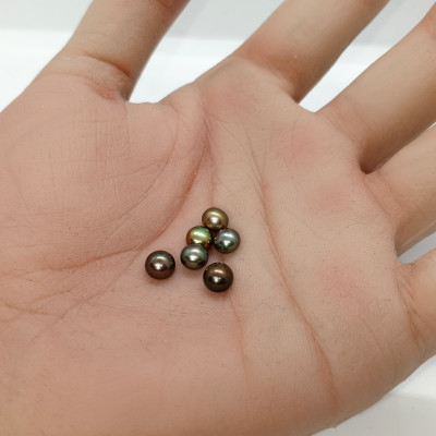 Green freshwater pearl 5-5,5mm half drilled