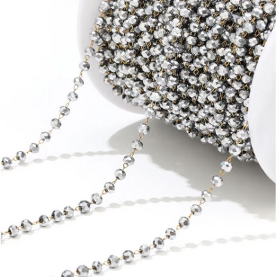 Řetízkovina s barevnými kuličkami