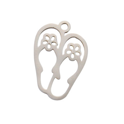 Cloverleaf pendant in two color combinations of surgical steel