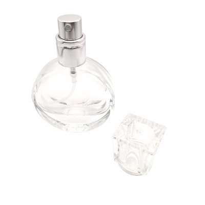 Skleněná lahvička s rozprašovačem