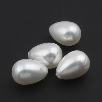 Laboratory pearls of white teardrop