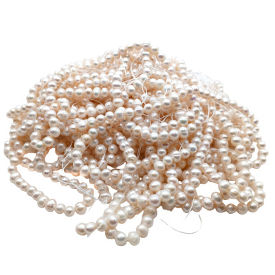 Sladkovodní bílé říční perly oválného tvaru 5-6mm