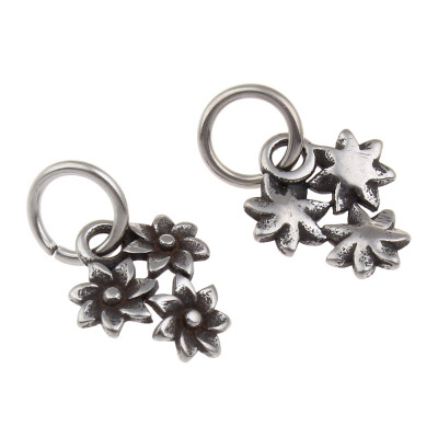 Pendant flower in antique silver patina of surgical steel