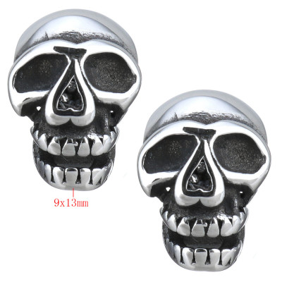 Bead with big skull streamer