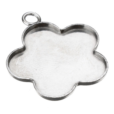 Pendant bed flower size 23,5mm made of surgical steel