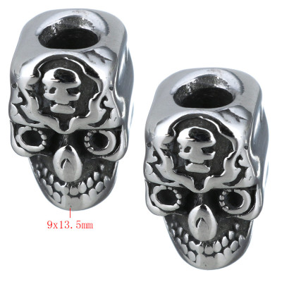Bead decorated with surgical steel skull