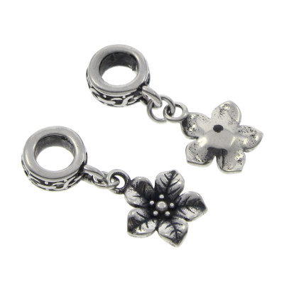 Pendant flower in antique silver patina of surgical steel